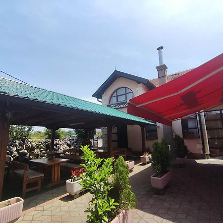 Pansion Kamin Bed and Breakfast Lukavica Eksteriør billede